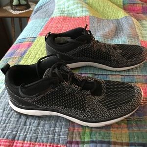 Vionic - Flex Sierra Sneakers - Black/White - Size 11